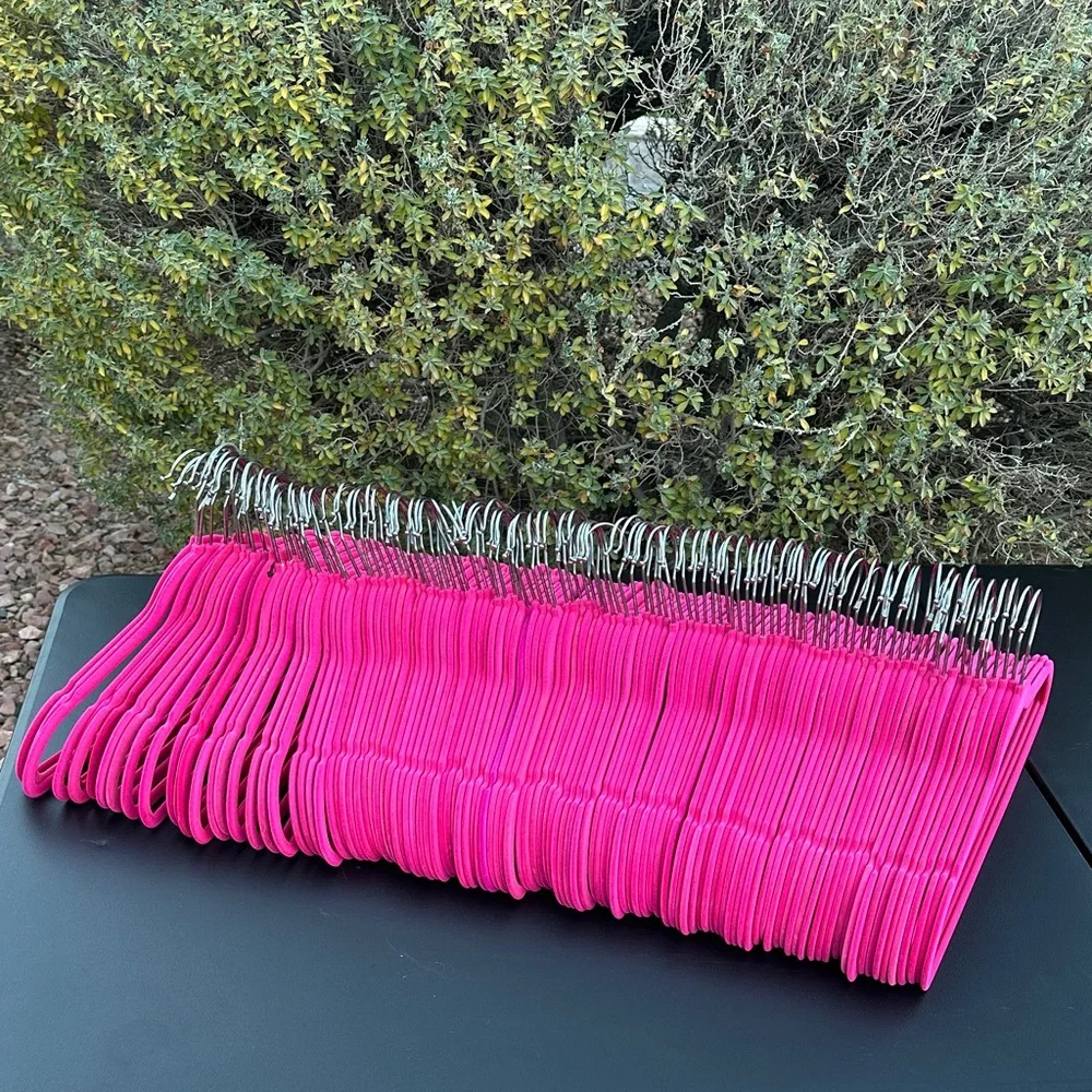 Velvet heavy duty Hangers set of 114 count, used in good condition.